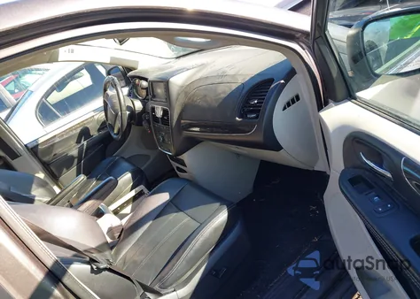 2015 Chrysler Town & Country Touring-L z USA, uszkodzony, nr VIN 2C4RC1CG9FR521097